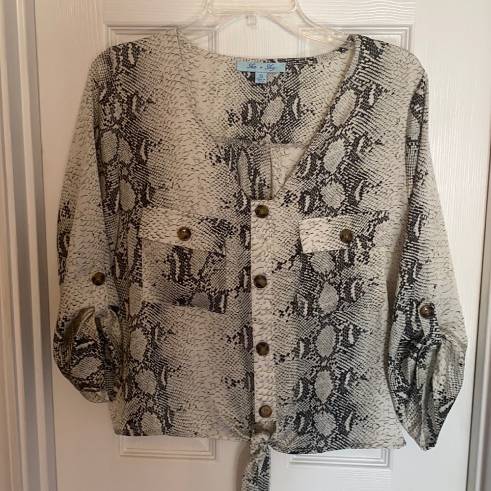 She + Sky women’s snakeskin pattern shirt.             Size Small